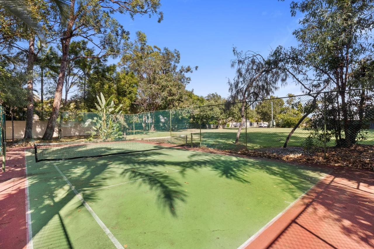 Stylish Townhouse, Private Courtyard Walk To Beach Noosaville Eksteriør bilde