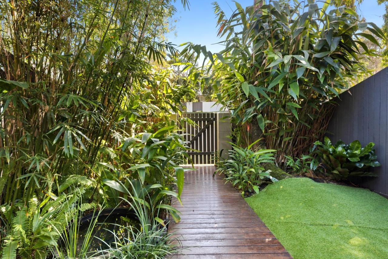 Stylish Townhouse, Private Courtyard Walk To Beach Noosaville Eksteriør bilde