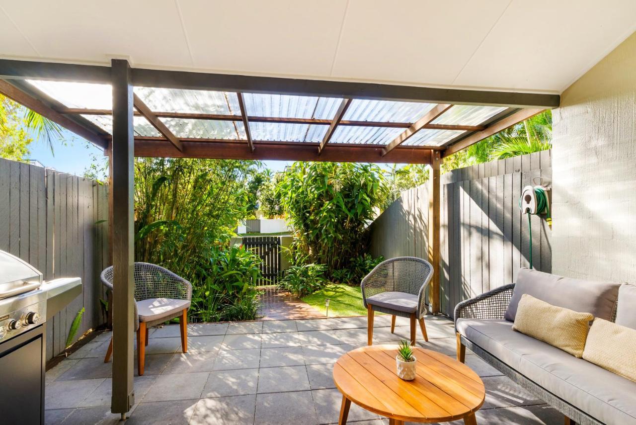 Stylish Townhouse, Private Courtyard Walk To Beach Noosaville Eksteriør bilde